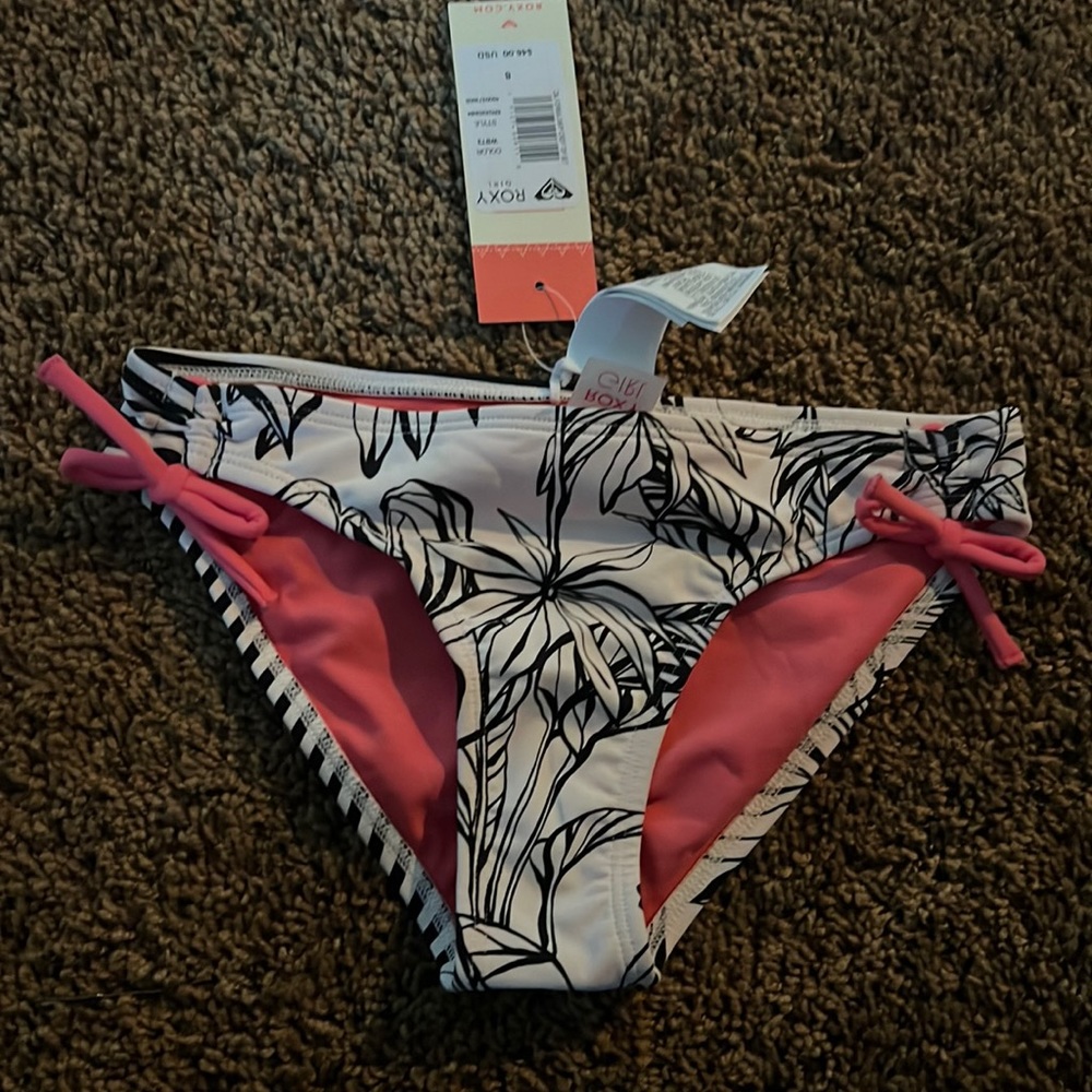 Black and white roxy 2 piece swimsuit girls size 8